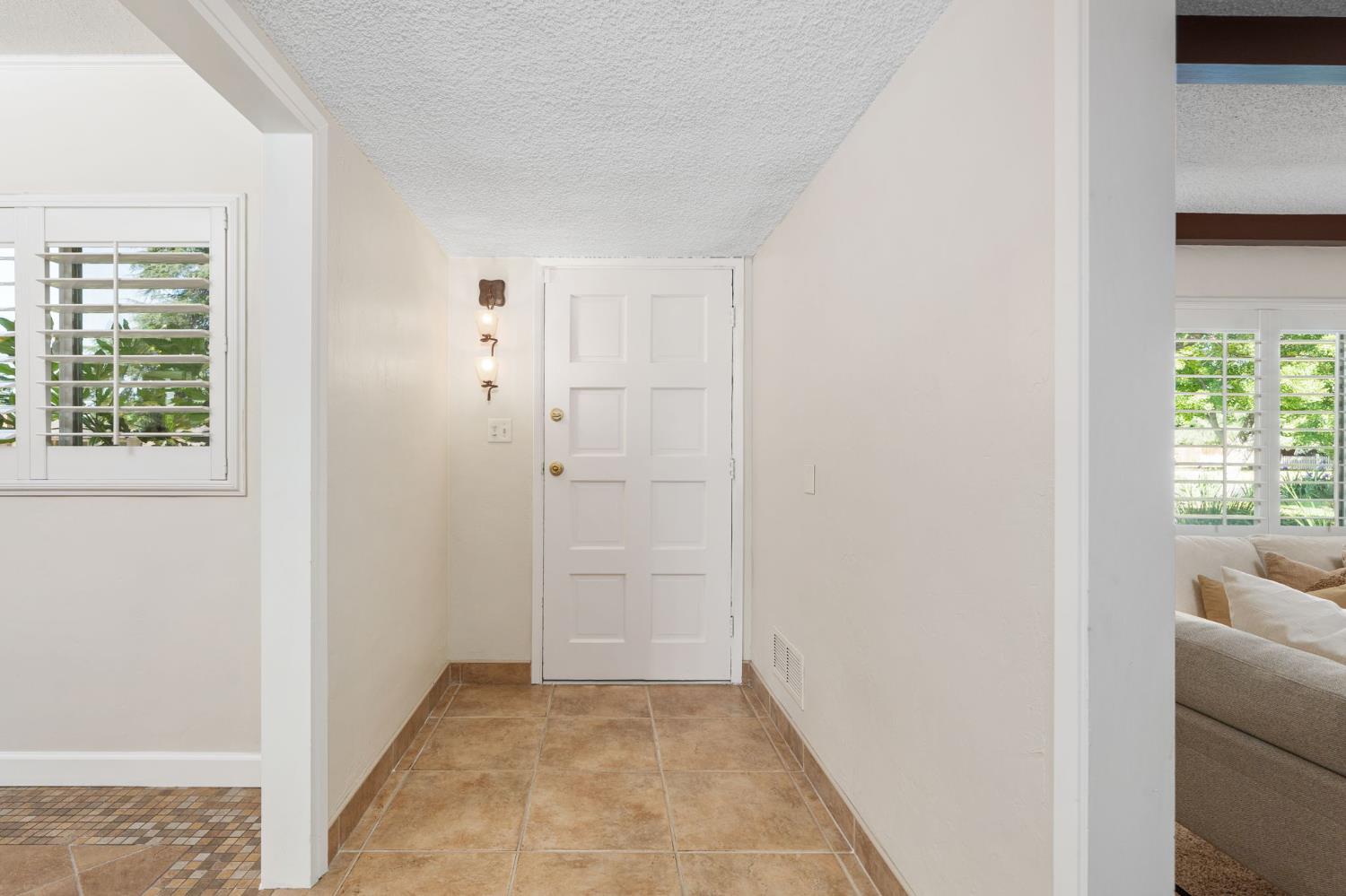 1027 W Rialto Ave, Fresno, CA 93705