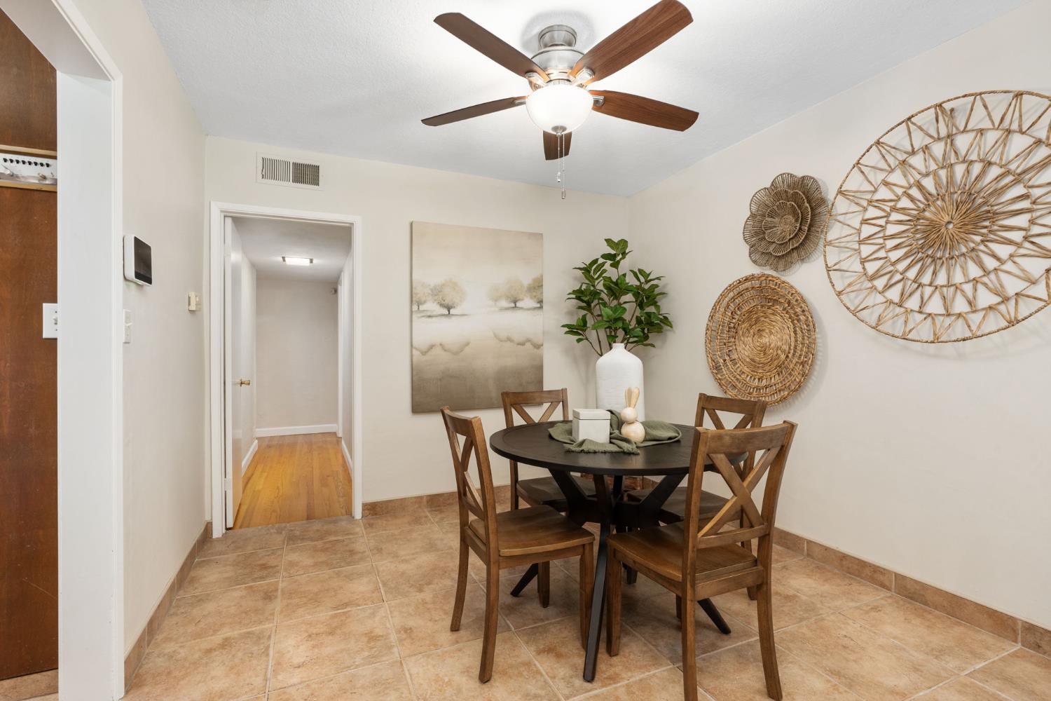 1027 W Rialto Ave, Fresno, CA 93705