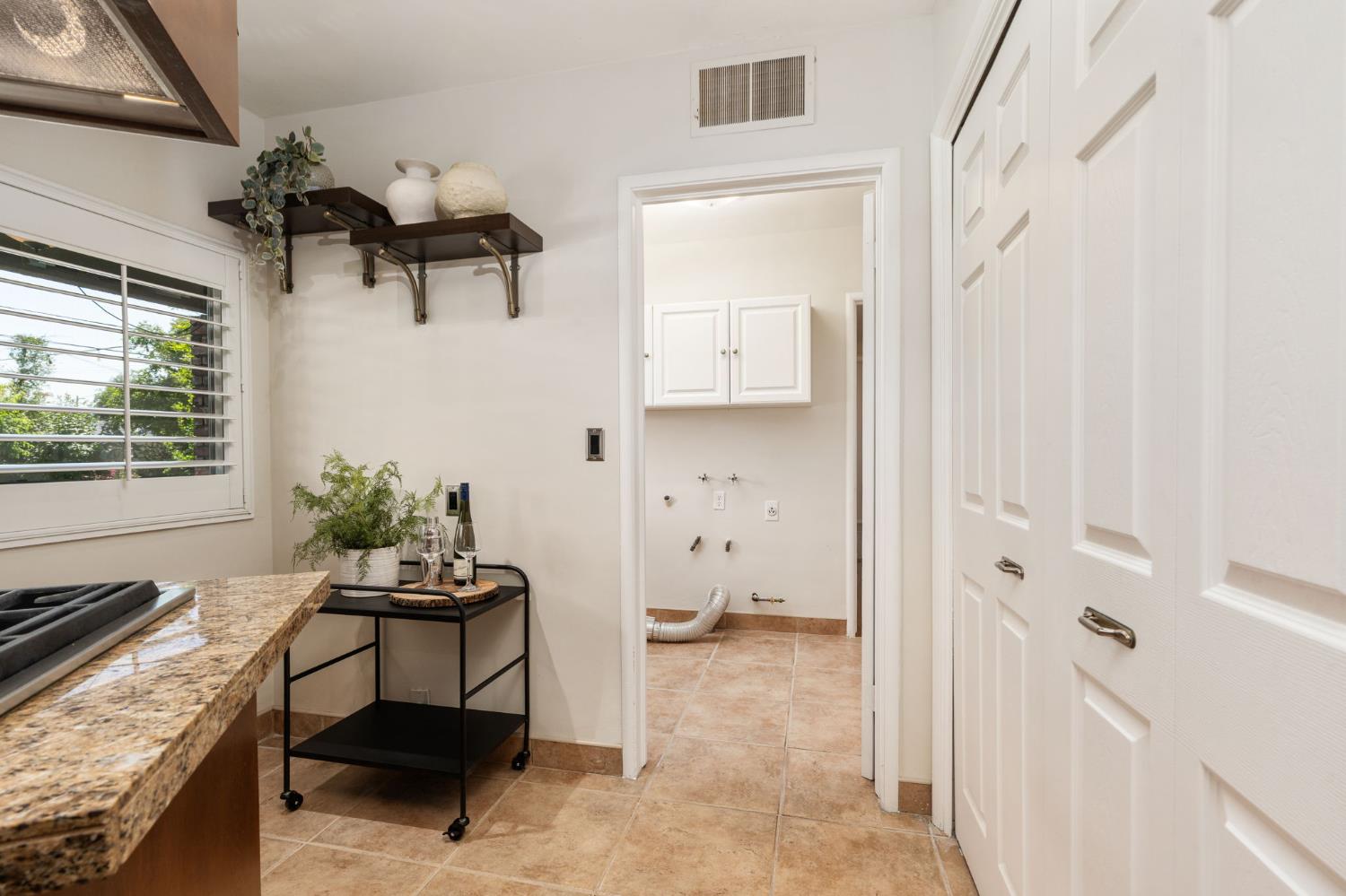 1027 W Rialto Ave, Fresno, CA 93705