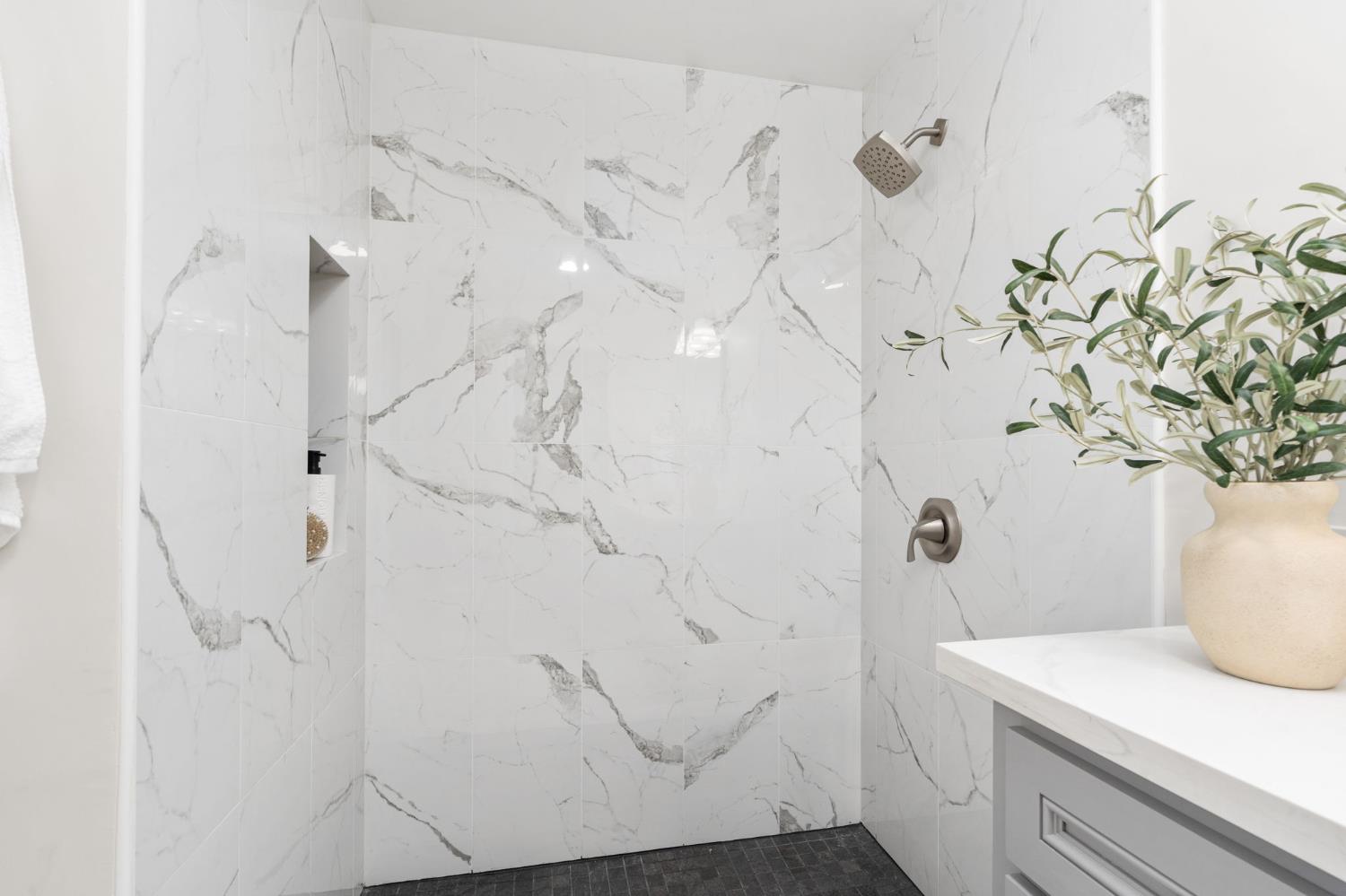 1027 W Rialto Ave, Fresno, CA 93705