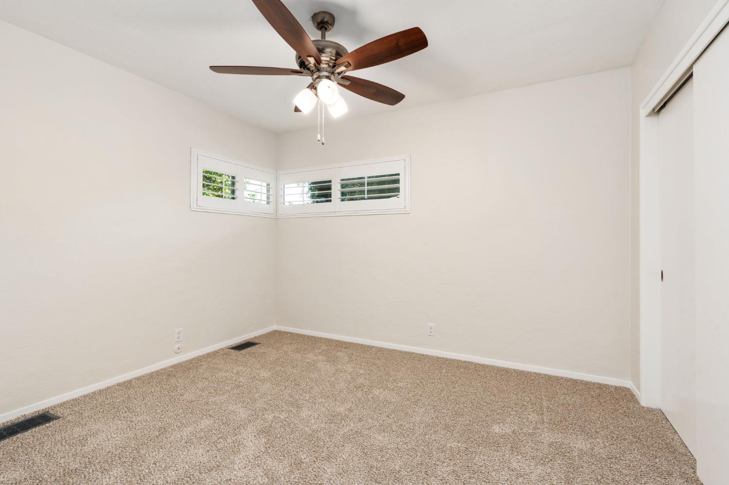 1027 W Rialto Ave, Fresno, CA 93705