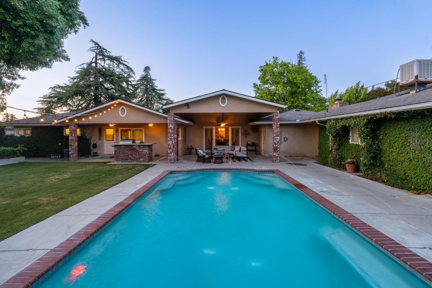 1027 W Rialto Ave, Fresno, CA 93705