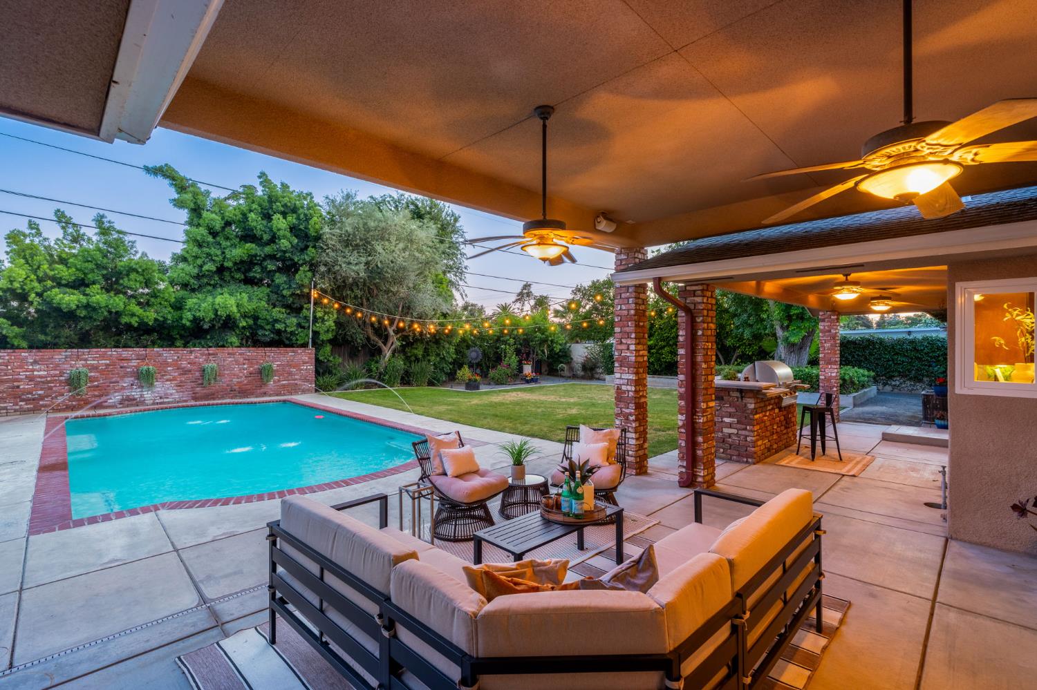 1027 W Rialto Ave, Fresno, CA 93705