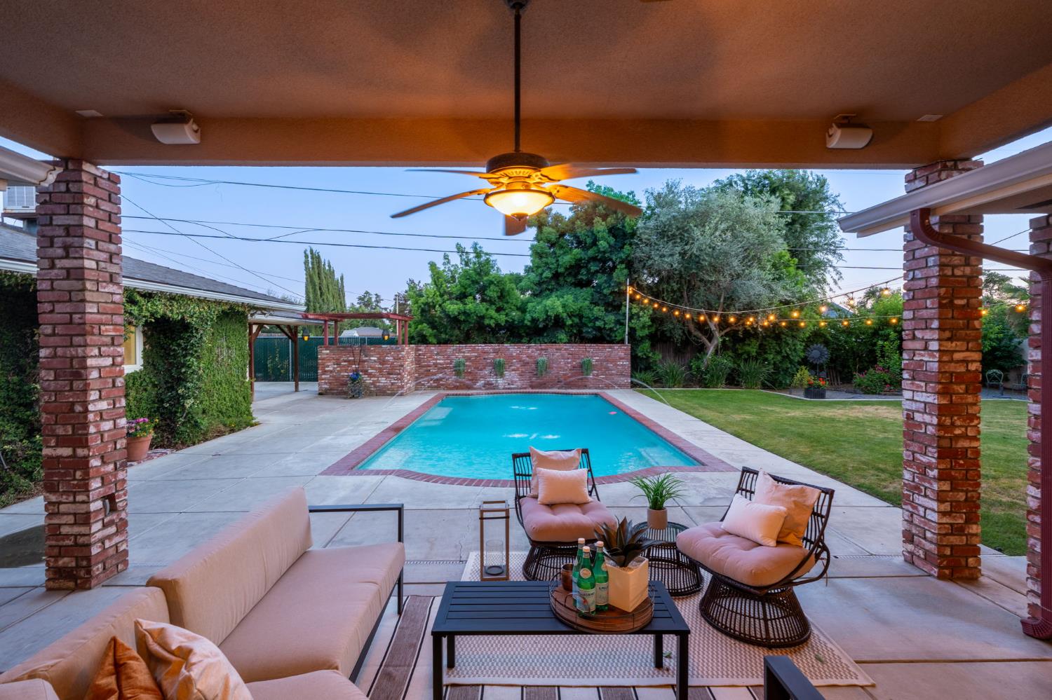 1027 W Rialto Ave, Fresno, CA 93705