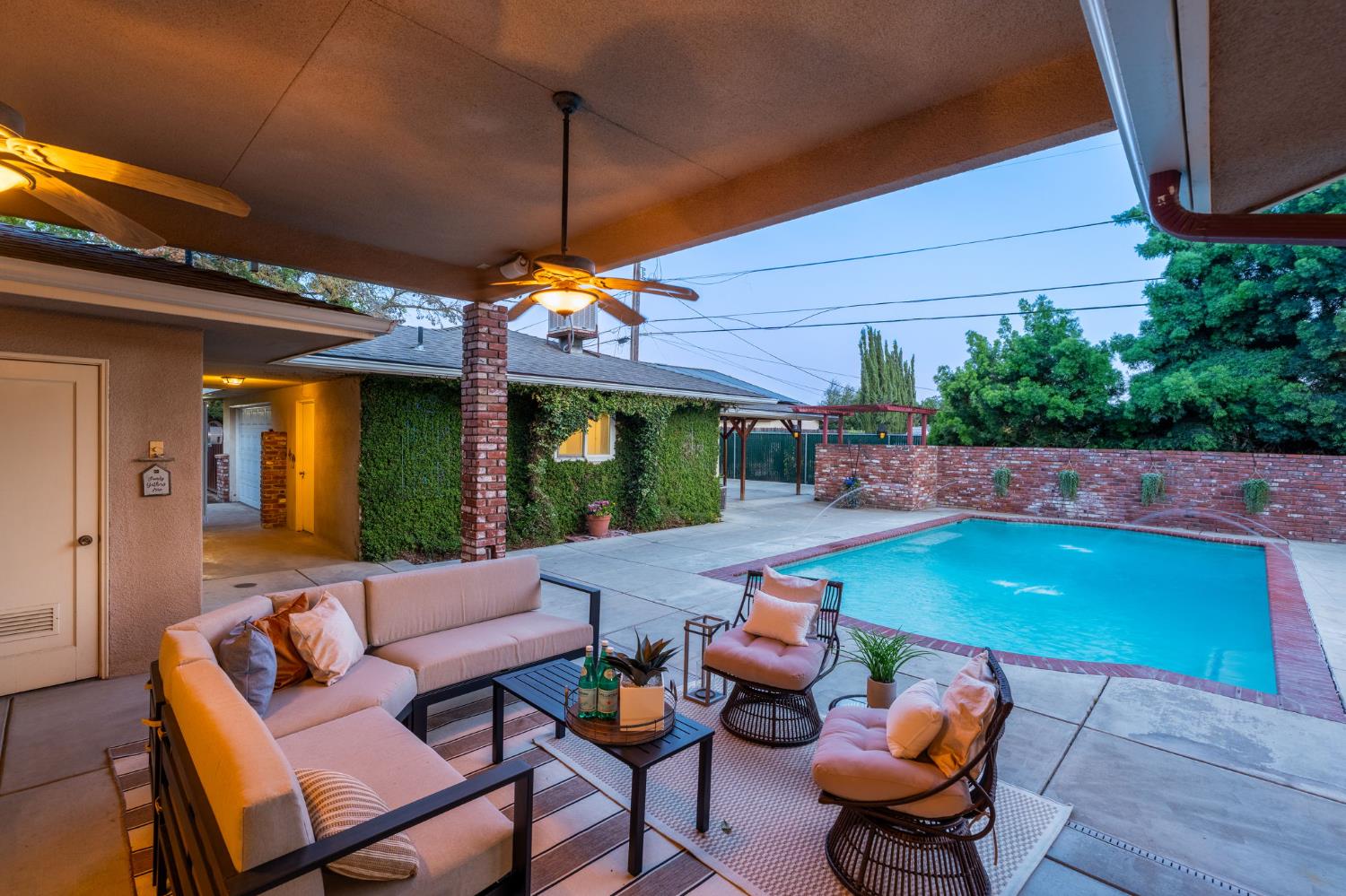 1027 W Rialto Ave, Fresno, CA 93705