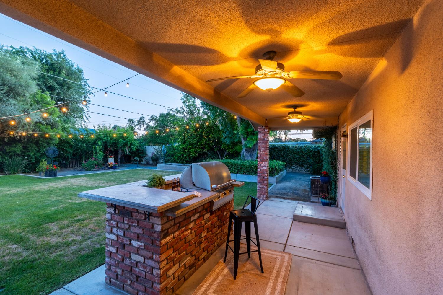 1027 W Rialto Ave, Fresno, CA 93705