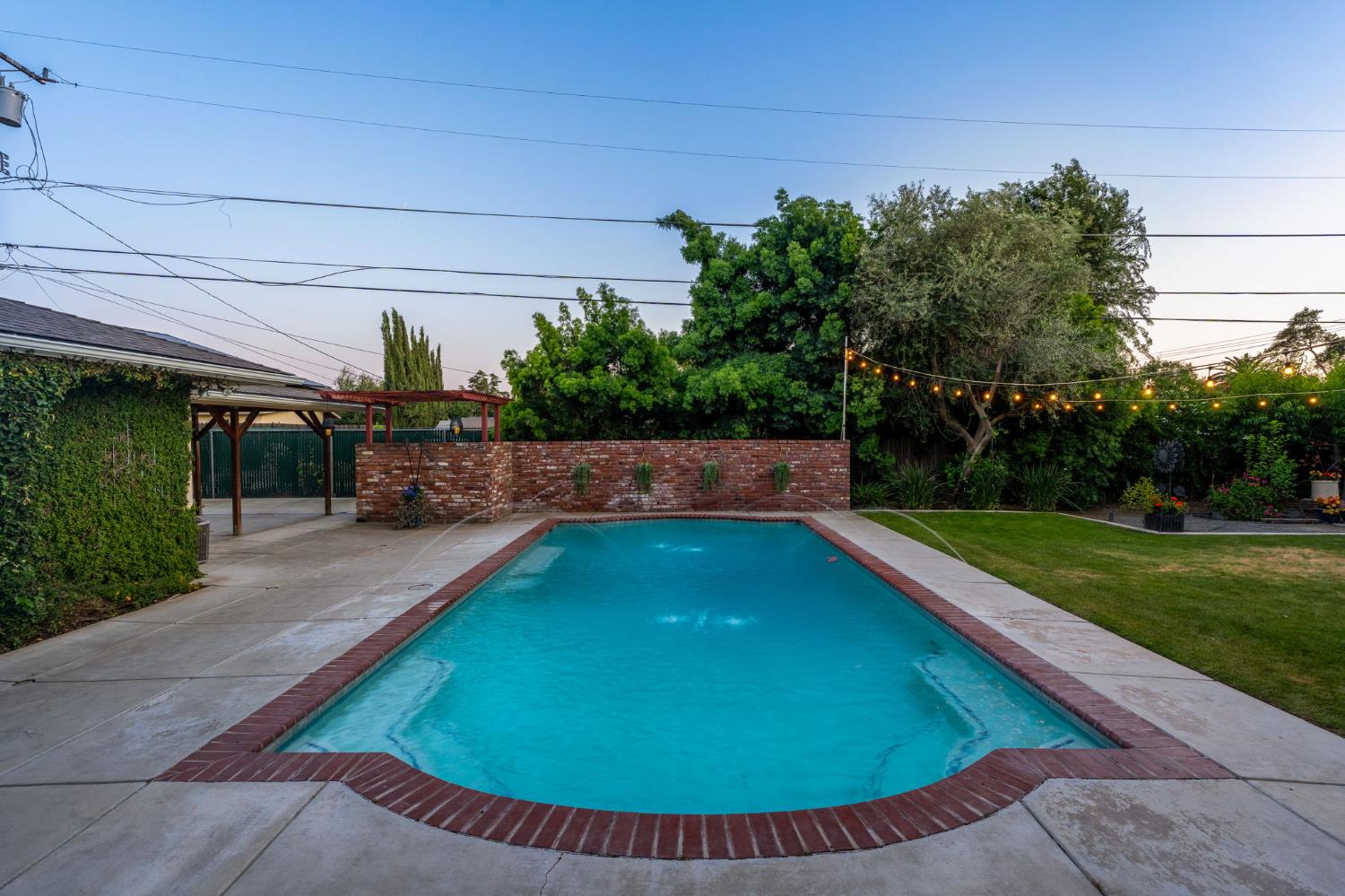 1027 W Rialto Ave, Fresno, CA 93705