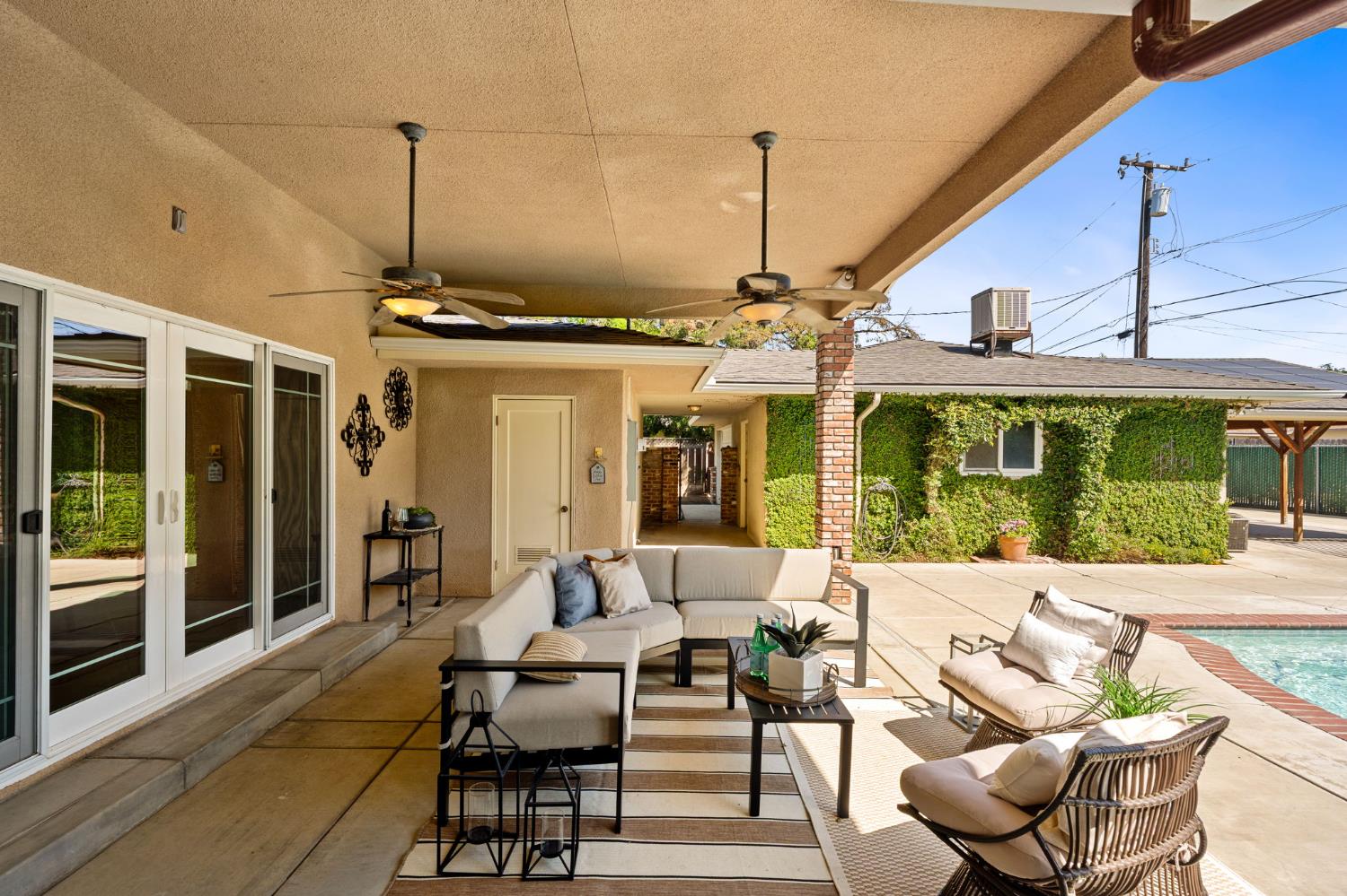 1027 W Rialto Ave, Fresno, CA 93705