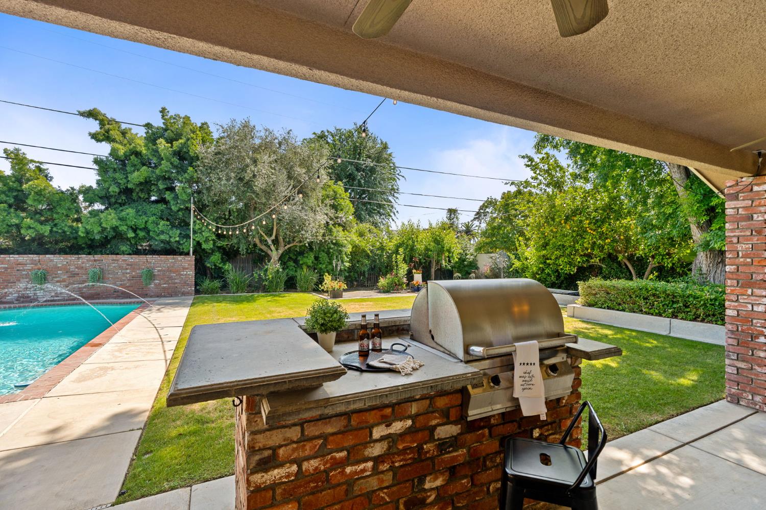 1027 W Rialto Ave, Fresno, CA 93705