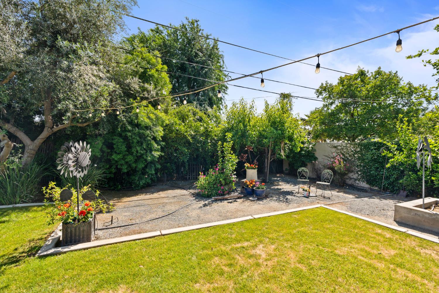 1027 W Rialto Ave, Fresno, CA 93705