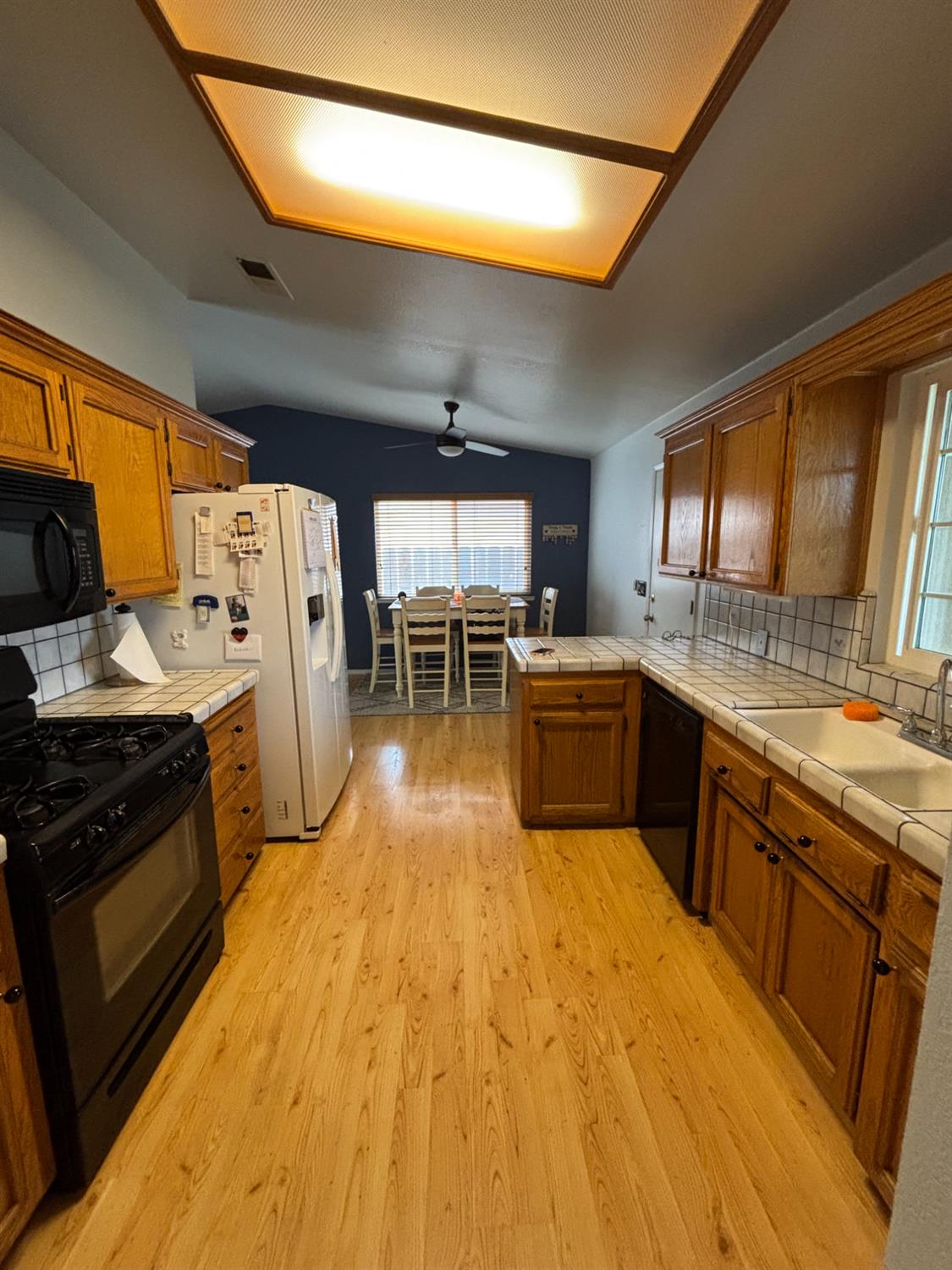 295 W Swift Ave, Clovis, CA 93612