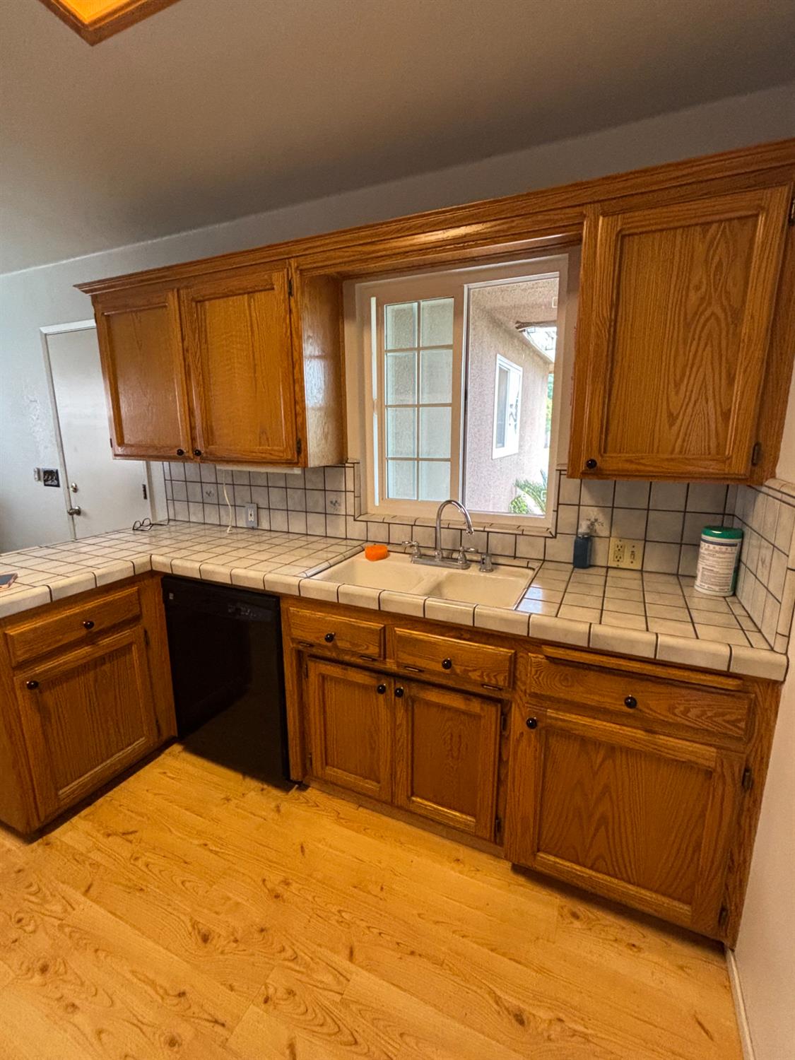 295 W Swift Ave, Clovis, CA 93612