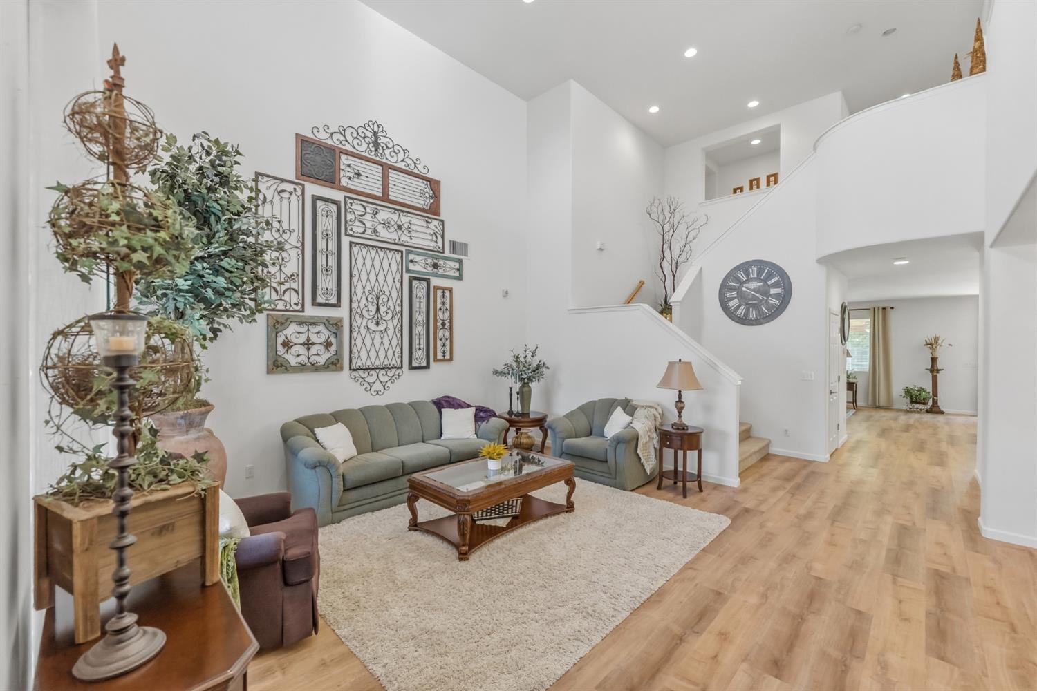 3046 Indianapolis Ave, Clovis, CA 93619