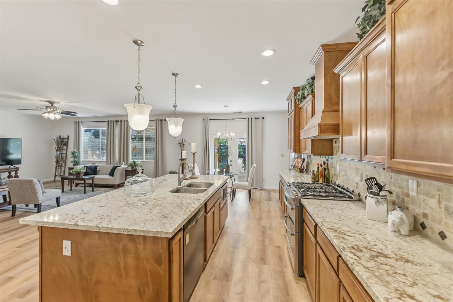 3046 Indianapolis Ave, Clovis, CA 93619