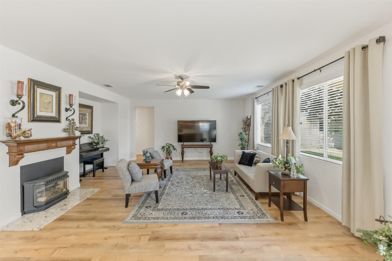 3046 Indianapolis Ave, Clovis, CA 93619