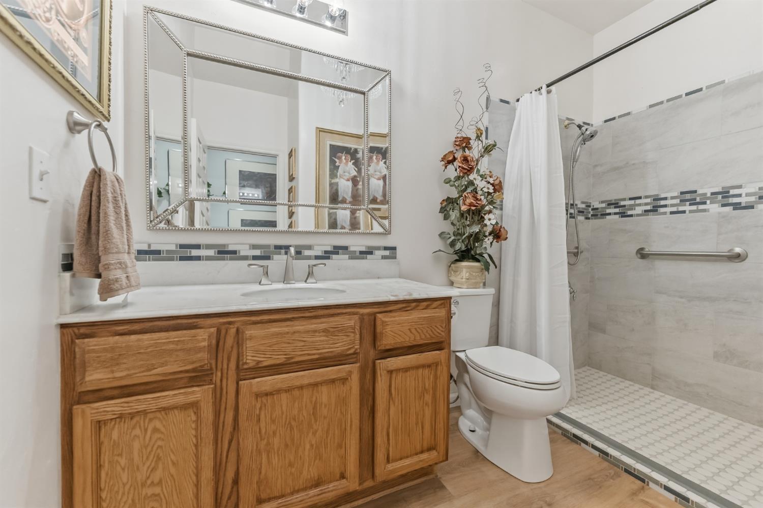 3046 Indianapolis Ave, Clovis, CA 93619