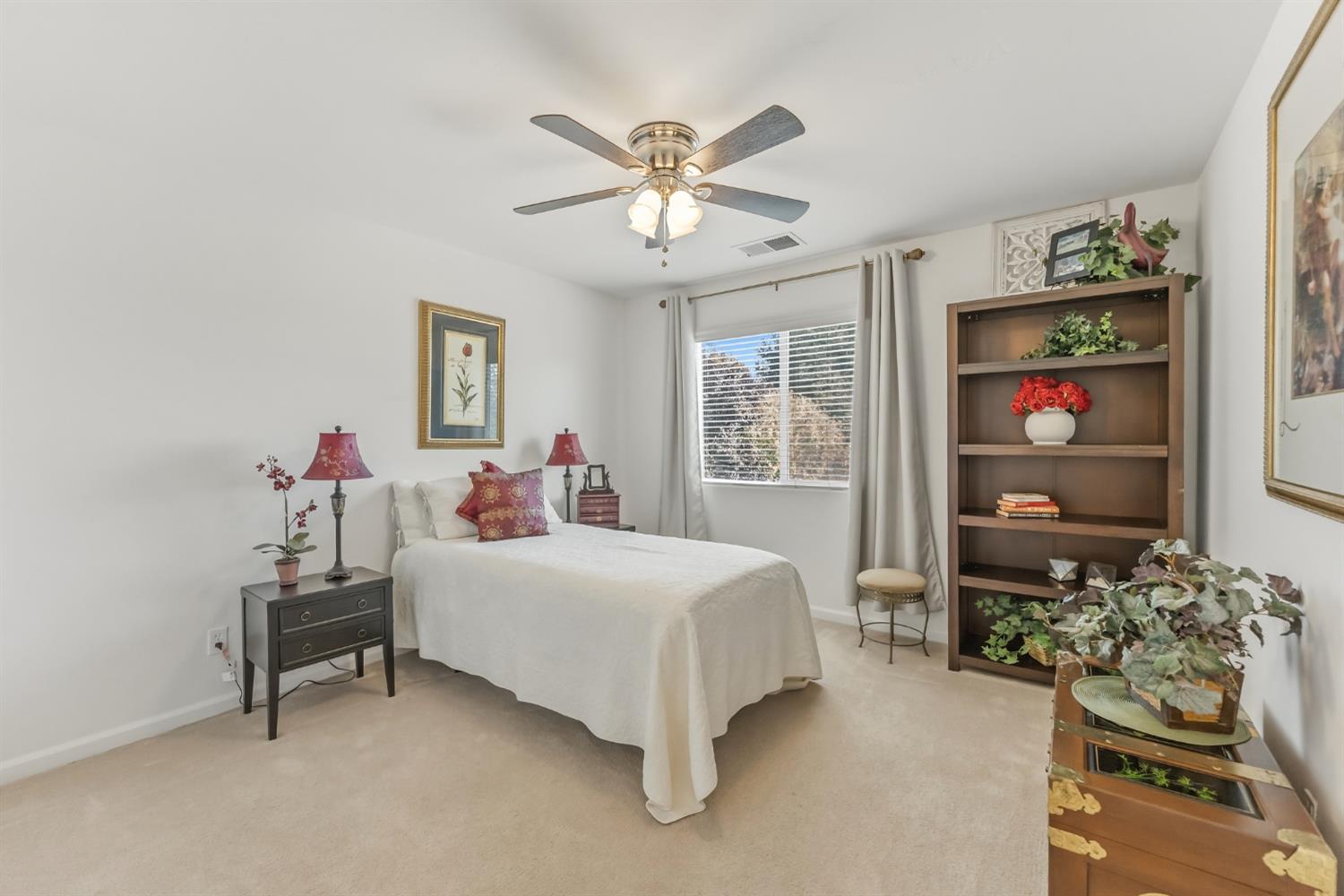 3046 Indianapolis Ave, Clovis, CA 93619