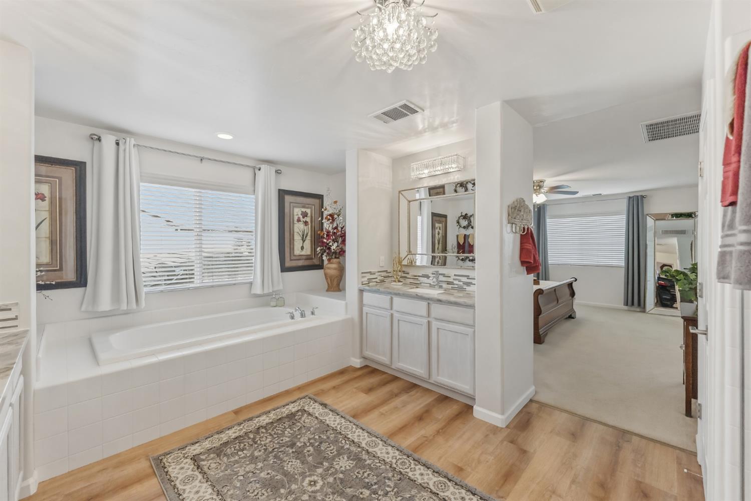 3046 Indianapolis Ave, Clovis, CA 93619