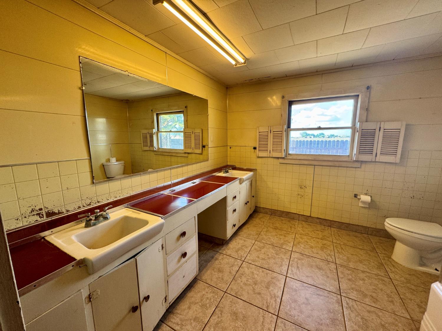 15326 S Dickenson Ave, Riverdale, CA 93656