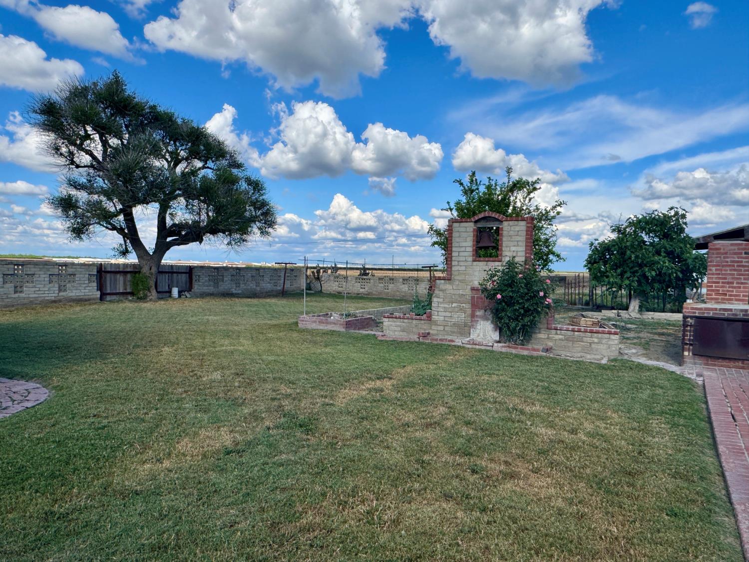 15326 S Dickenson Ave, Riverdale, CA 93656