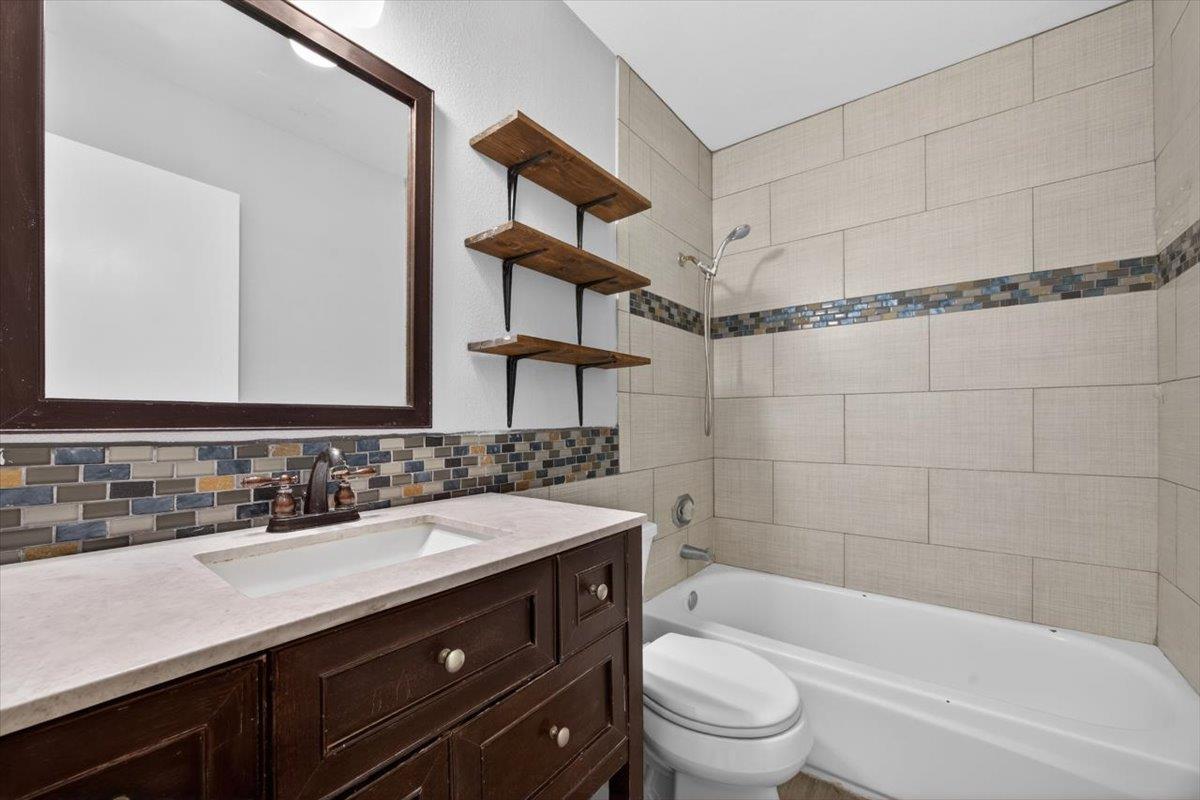 3279 N Berlin Ave, Fresno, CA 93722