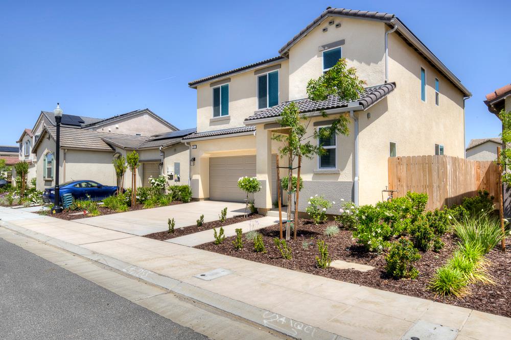 291 Lucas Ave S, Madera, CA 93636