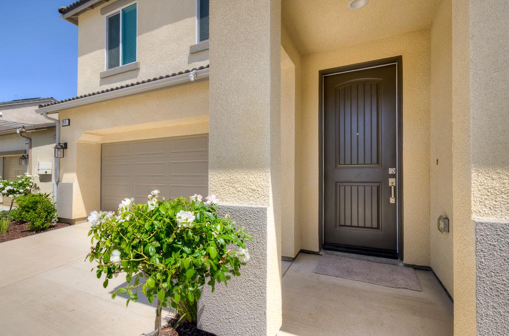 291 Lucas Ave S, Madera, CA 93636