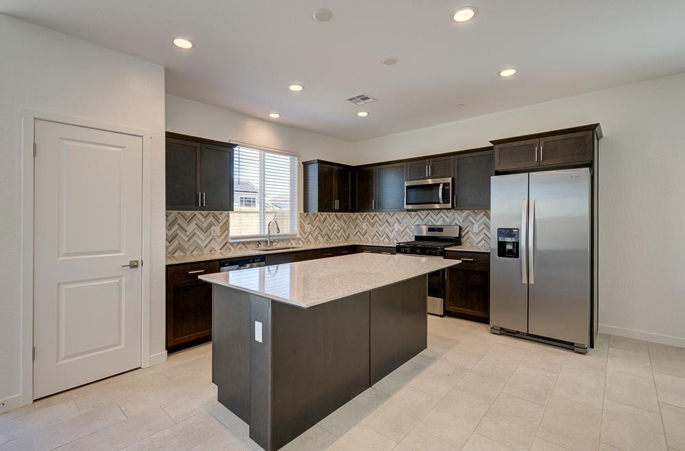 291 Lucas Ave S, Madera, CA 93636