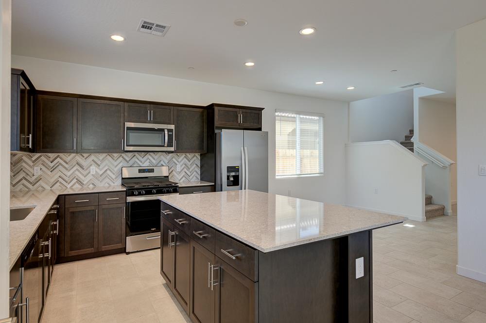 291 Lucas Ave S, Madera, CA 93636