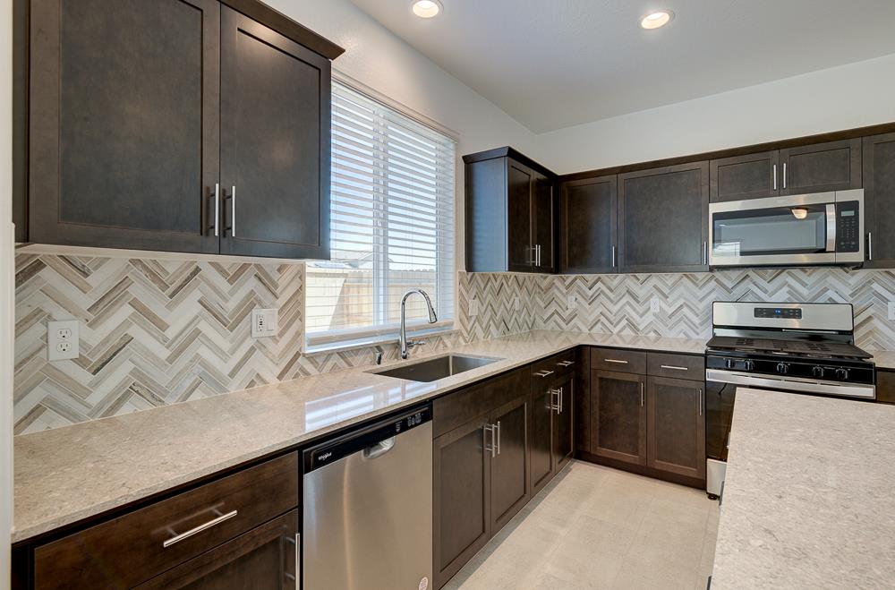 291 Lucas Ave S, Madera, CA 93636