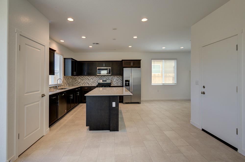 291 Lucas Ave S, Madera, CA 93636