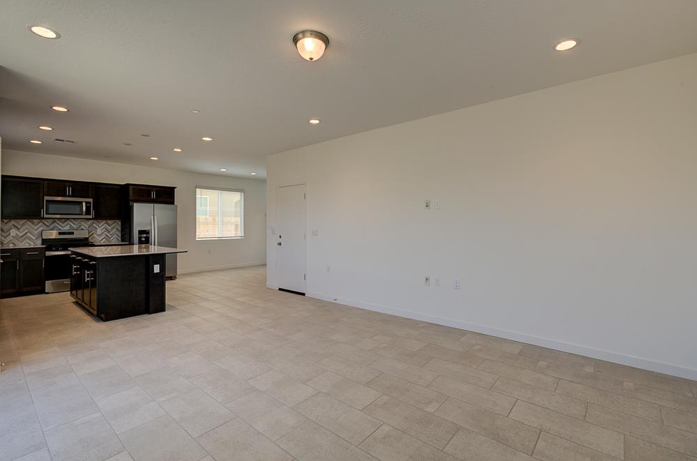 291 Lucas Ave S, Madera, CA 93636