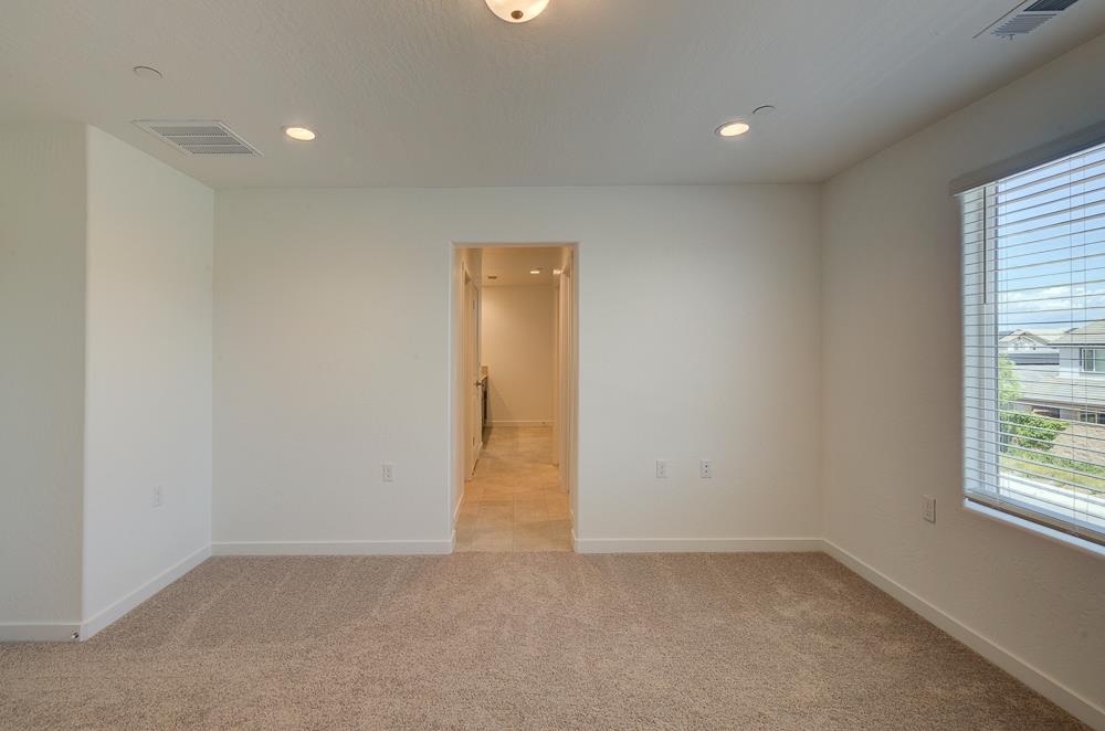 291 Lucas Ave S, Madera, CA 93636