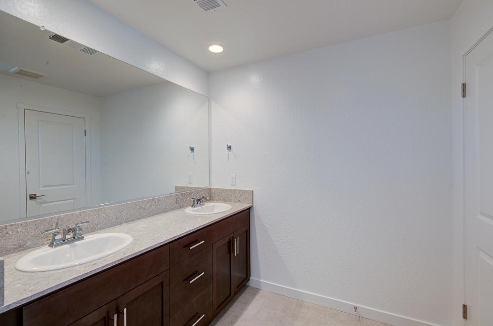 291 Lucas Ave S, Madera, CA 93636