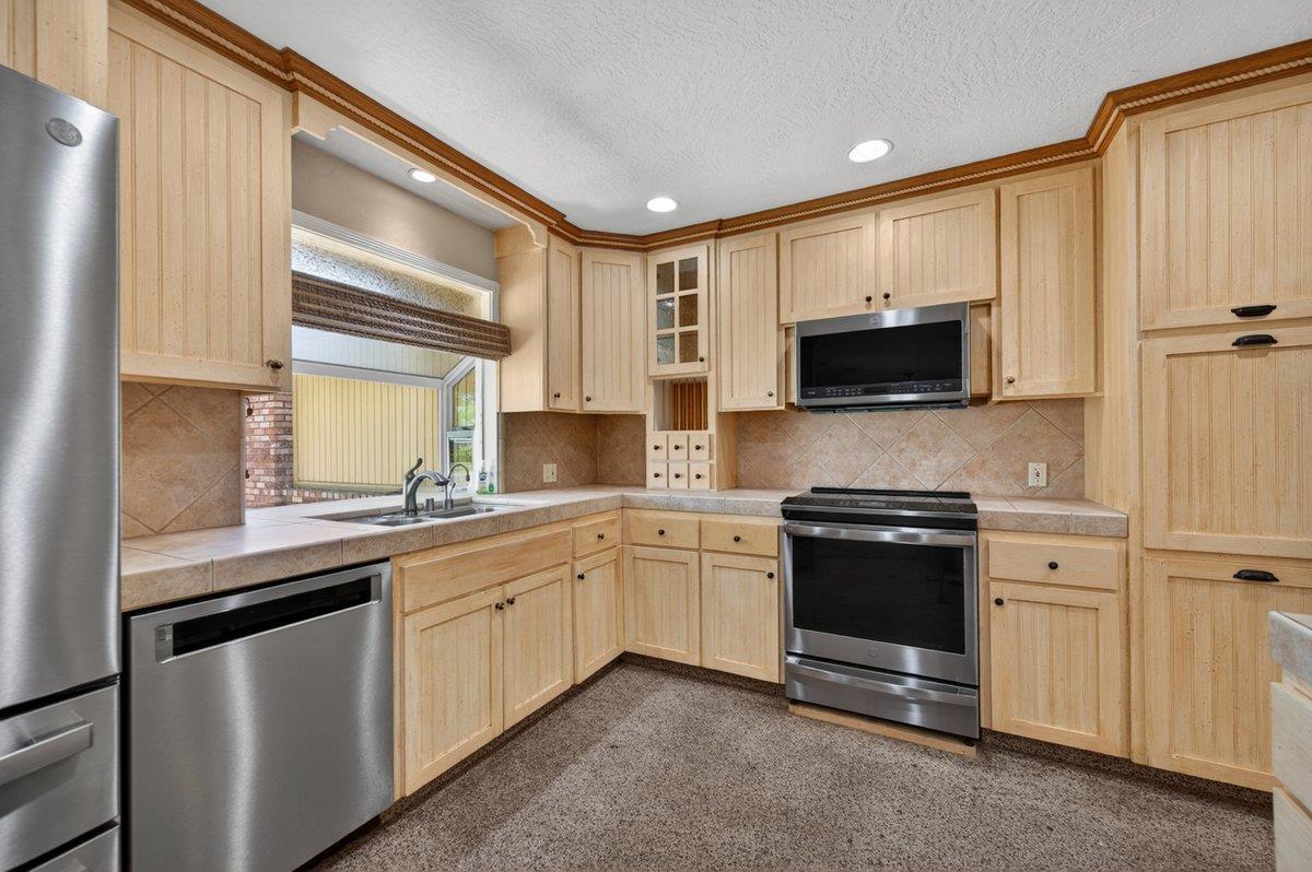 3291 E Los Altos Ave, Fresno, CA 93710