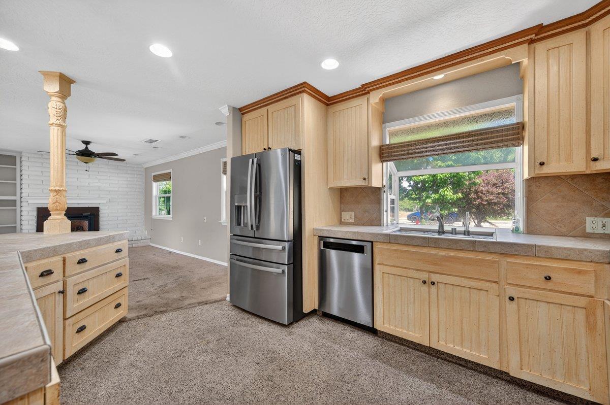 3291 E Los Altos Ave, Fresno, CA 93710