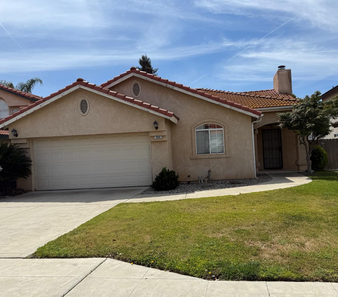 988 Ramona Ave, Clovis, CA 93612