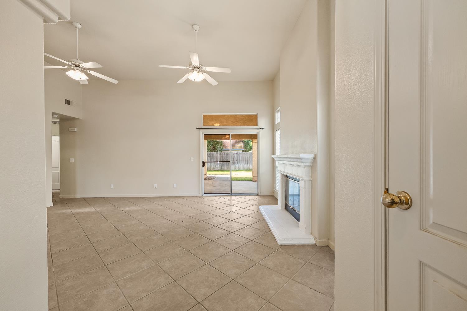 988 Ramona Ave, Clovis, CA 93612