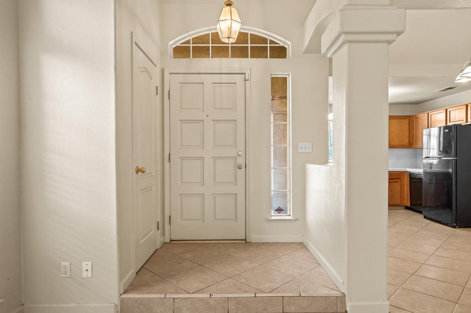 988 Ramona Ave, Clovis, CA 93612