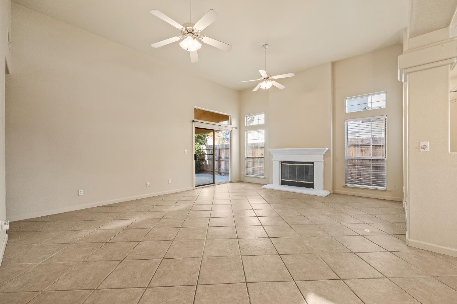 988 Ramona Ave, Clovis, CA 93612