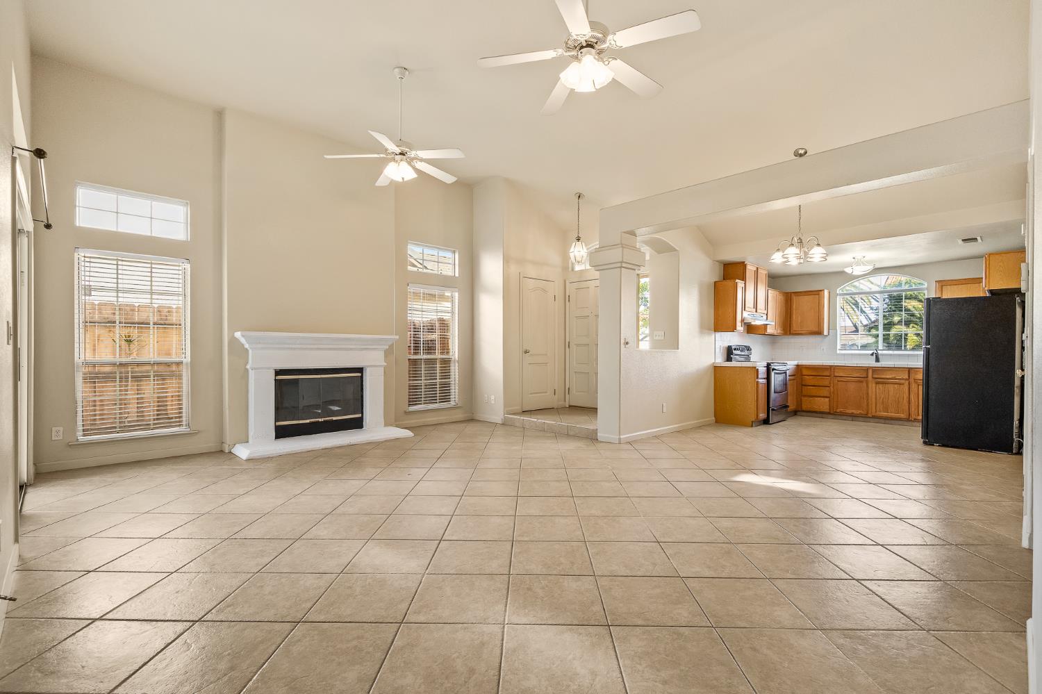 988 Ramona Ave, Clovis, CA 93612