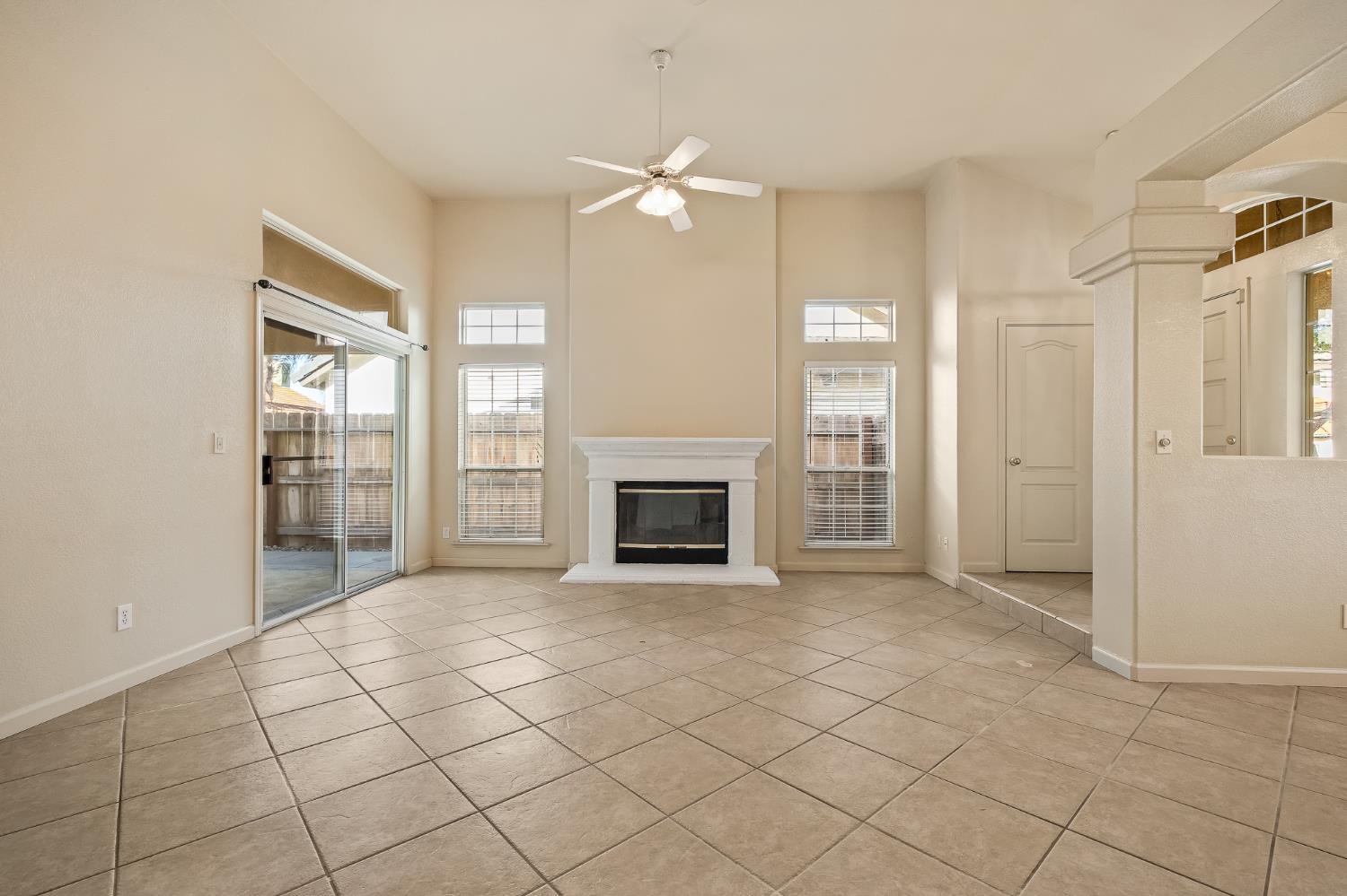 988 Ramona Ave, Clovis, CA 93612