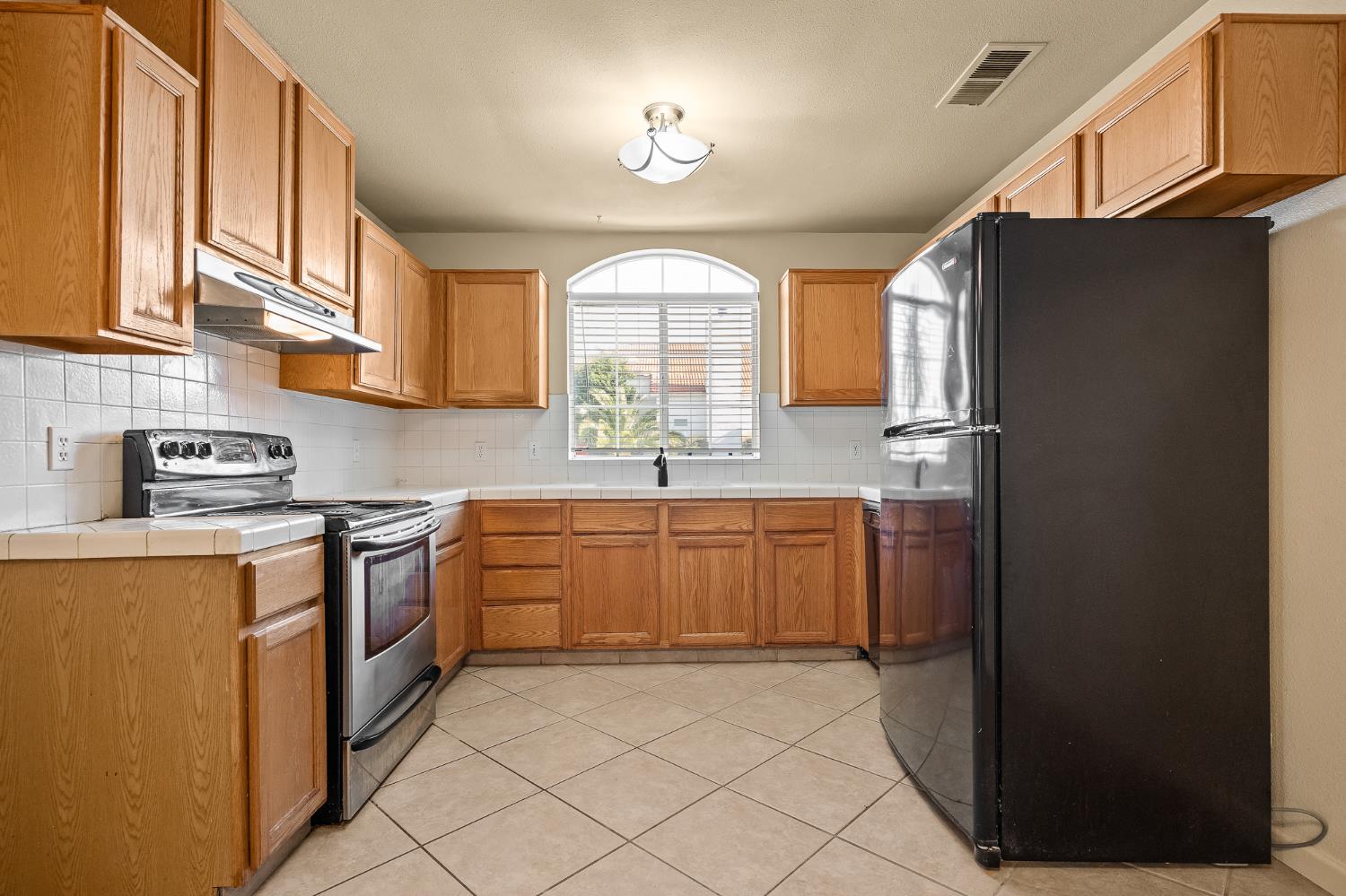 988 Ramona Ave, Clovis, CA 93612