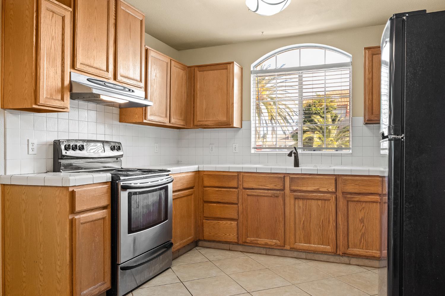 988 Ramona Ave, Clovis, CA 93612