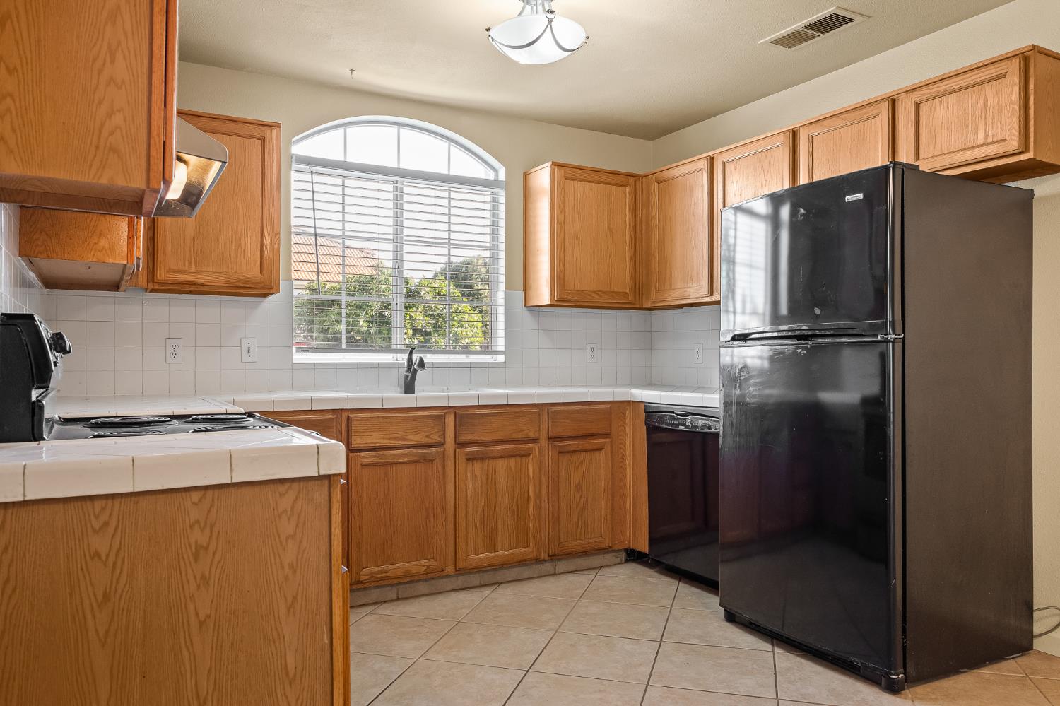 988 Ramona Ave, Clovis, CA 93612