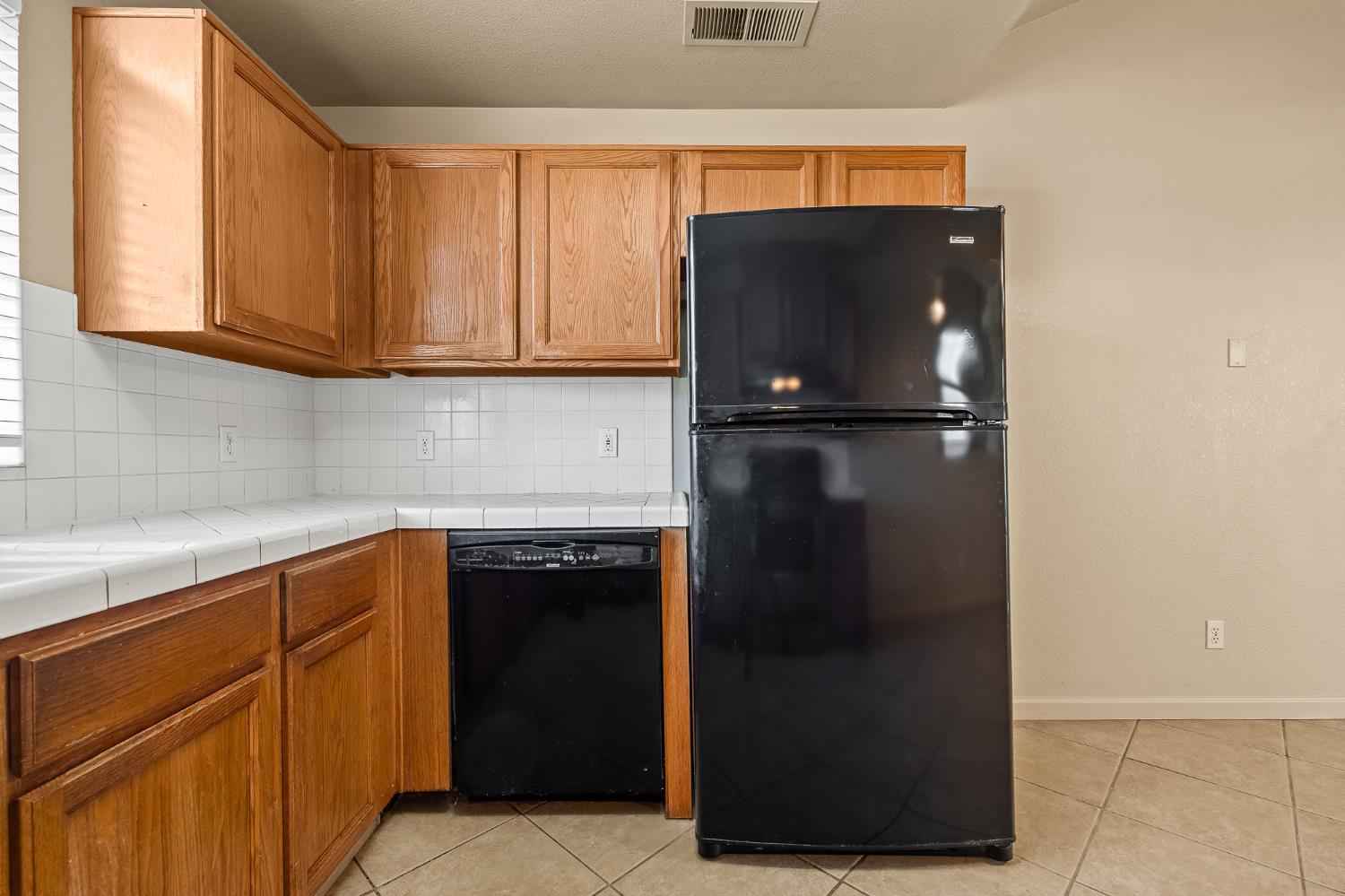 988 Ramona Ave, Clovis, CA 93612