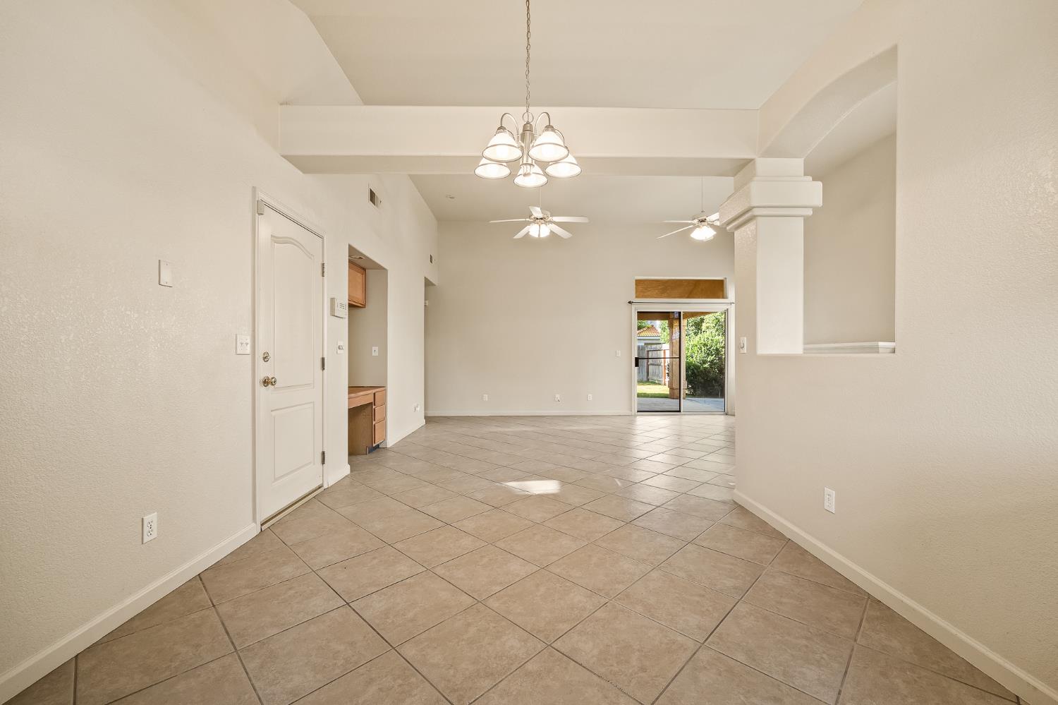 988 Ramona Ave, Clovis, CA 93612