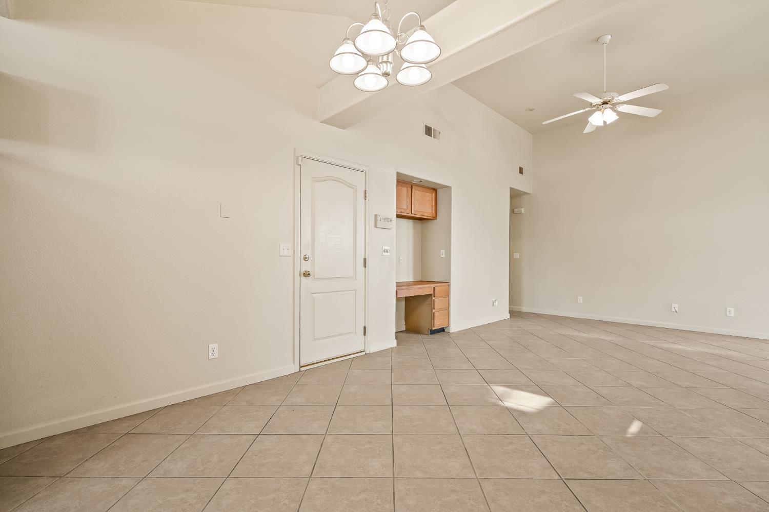 988 Ramona Ave, Clovis, CA 93612