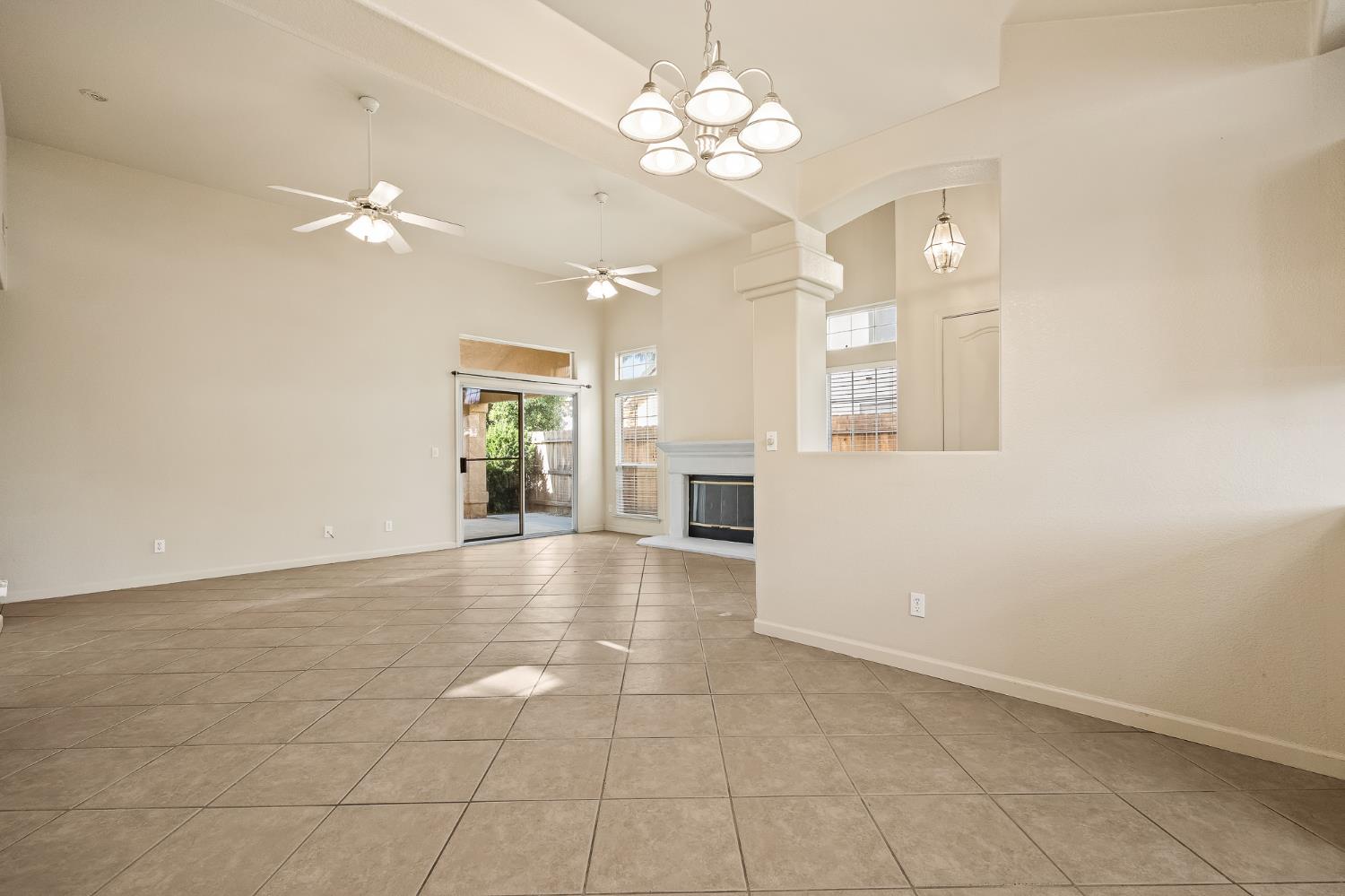 988 Ramona Ave, Clovis, CA 93612