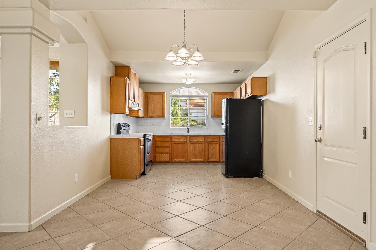 988 Ramona Ave, Clovis, CA 93612